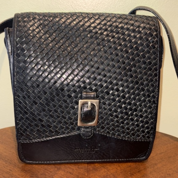 Kenneth Cole   Crossbody bag woven front leather Black /Silvertone back zip pock - Picture 1 of 17